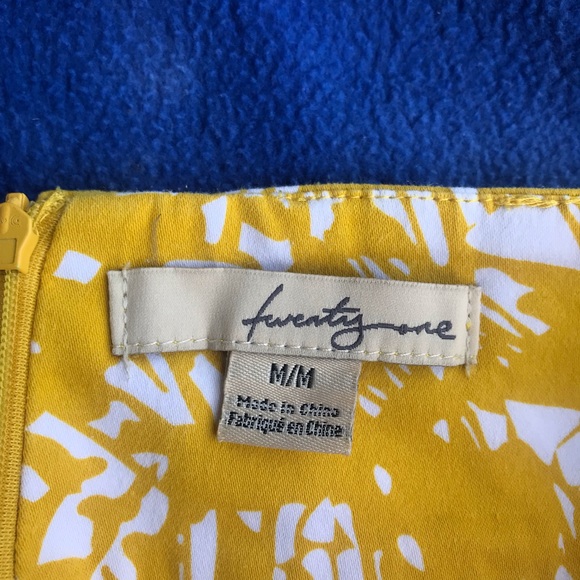 Twenty One mini skirt - Picture 3 of 3